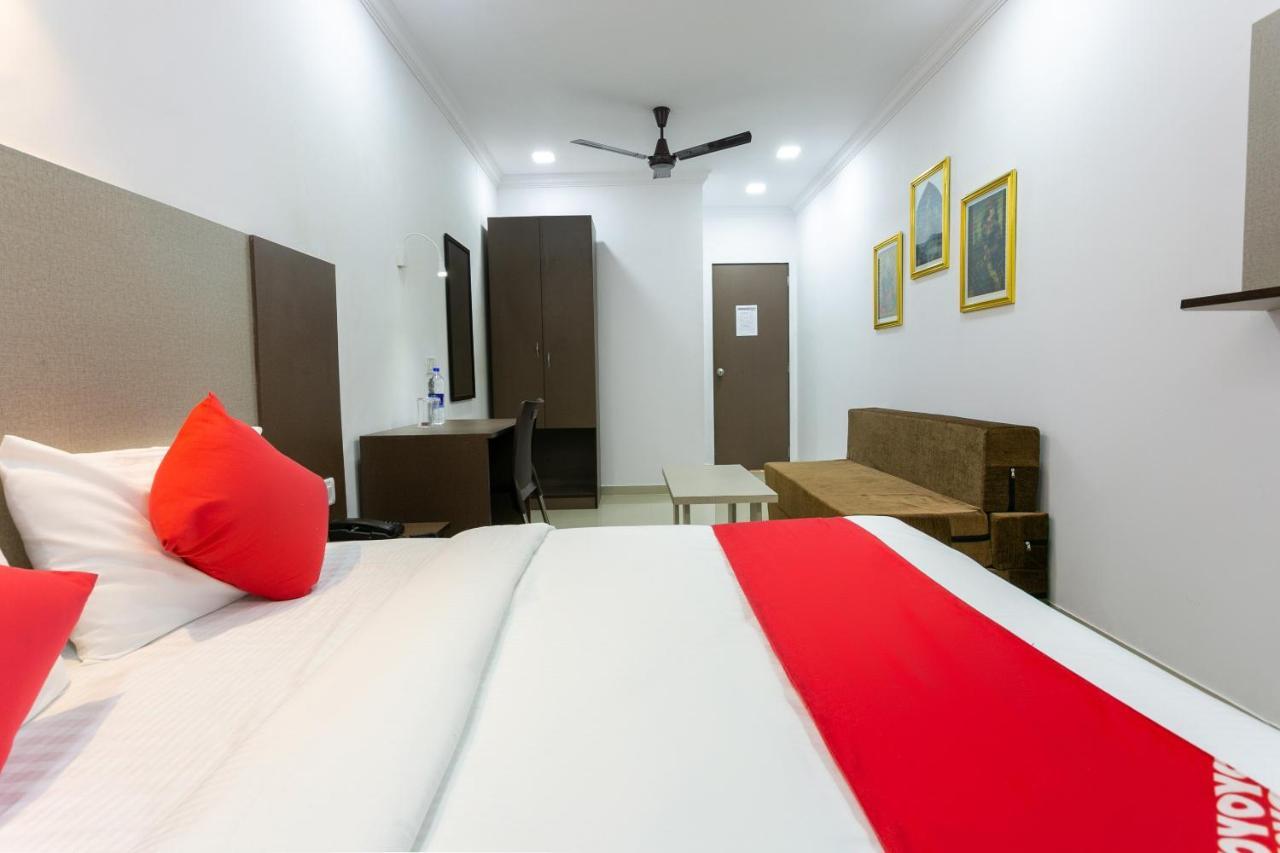 Collection O 74412 Ardaas Residency Hotel Мумбай Екстериор снимка